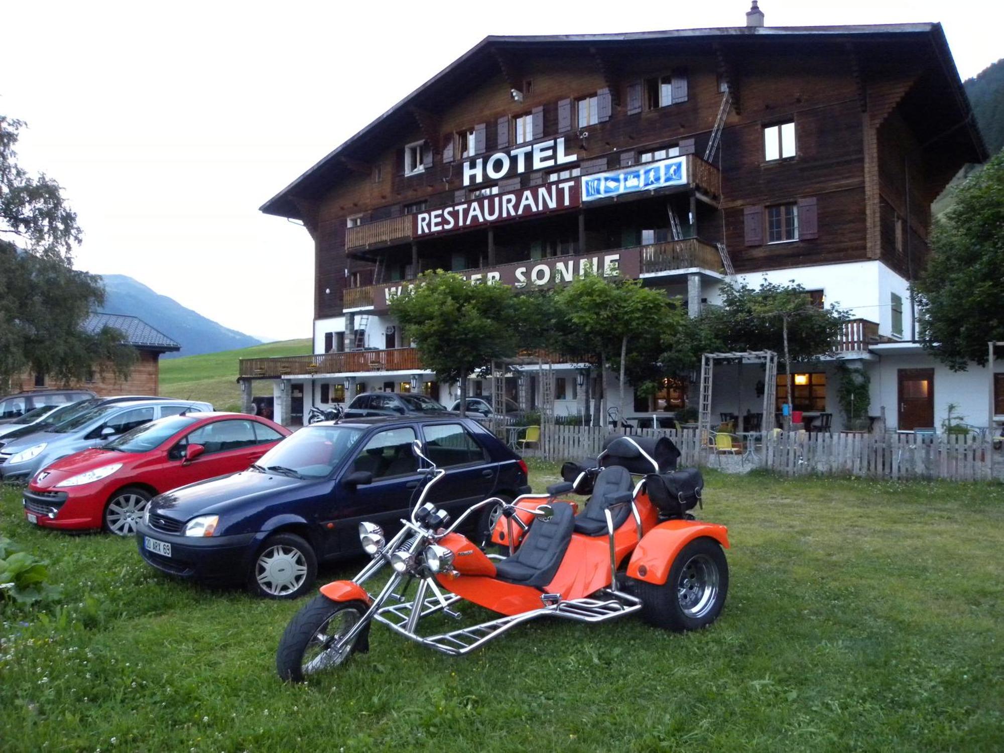 Hotel Restaurant Walliser Sonne Reckingen Exterior foto