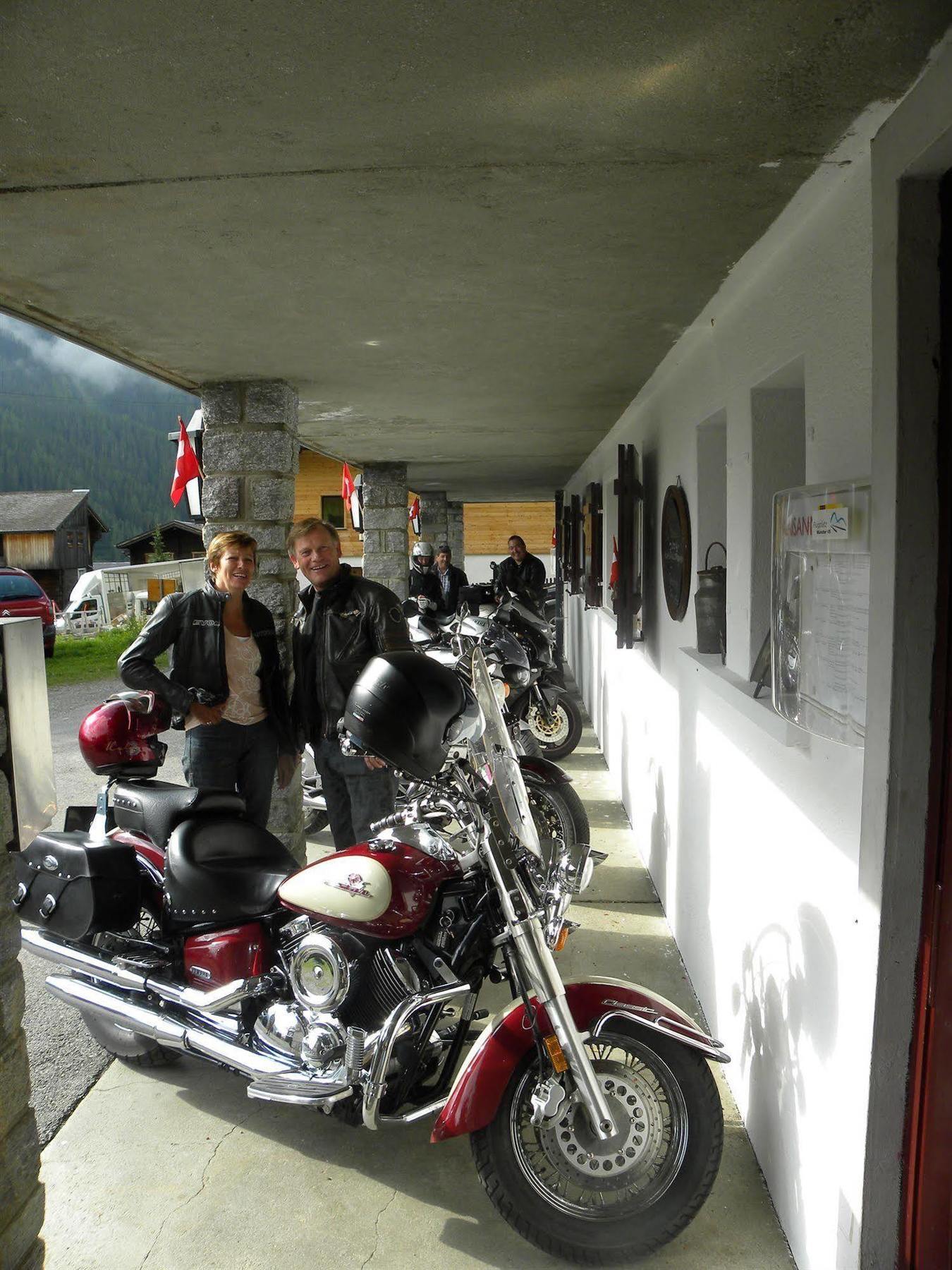 Hotel Restaurant Walliser Sonne Reckingen Exterior foto
